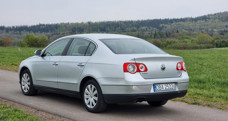 Volkswagen Passat cena 8999 przebieg: 350300, rok produkcji 2006 z Wałbrzych małe 56